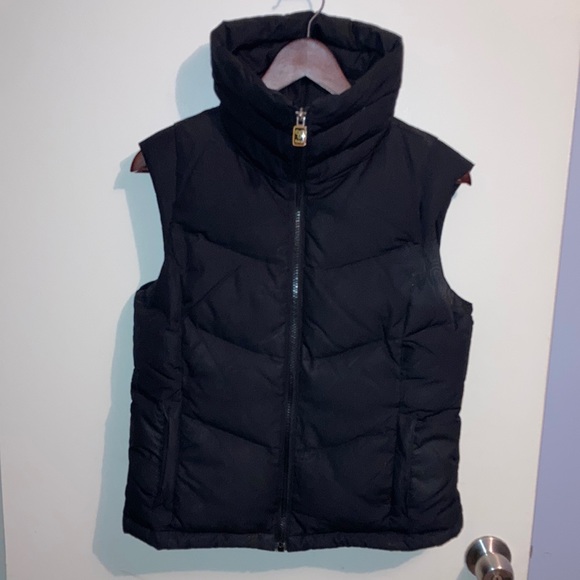 TNA Jackets & Blazers - TNA puffy vest in excellent used condition! Black and size XS.